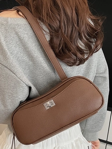 Klassische dunkelbraune Achseltasche aus Leder mit silbernem Drehverschluss für Pendler