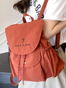 Zaino casual in tela rosso mattone con chiusura a coulisse e ricamo take it easy