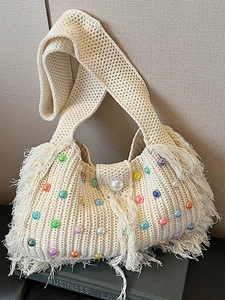Sac à bandoulière tricoté avec perles colorées et longues franges blanc crème
