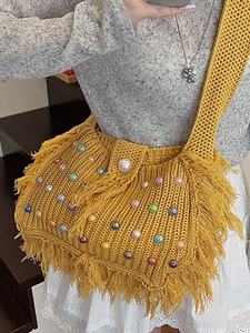 Sac bandoulière tricoté jaune avec perles colorées et franges pour mode d'été femme