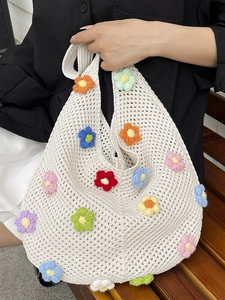 Sac fourre-tout au crochet fait main avec fleurs 3D colorées en blanc crème