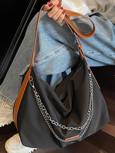 Grand sac fourre-tout noir en nylon avec bandoulière cuir et chaîne argentée femme