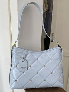 2025 Nouveau Sac à Bandoulière Matelassé à Rombes pour Femmes en Cuir PU Rivets Chaîne Sac sous le Bras Mode Simple Sac de Navette Quotidienne