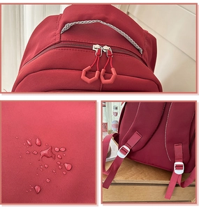 Detail van waterdichte nylon stof met ritsen en versterkt handvat van de rode rugzak