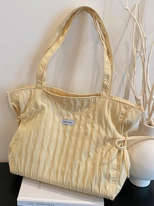 Sac Cabas Plissé Grande Capacité pour Femme Matelassé avec Nœud Coulissant Sac à Épaule Simple en Tissu Composite Main Décontracté Couleur Unie