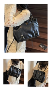 Detail der glänzenden schwarzen Tote Bag mit goldenem Logo und Metallring-Akzenten