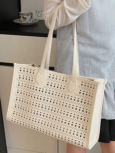 Sac fourre-tout beige minimaliste avec découpe laser géométrique pour le quotidien