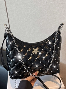 Sac hobo matelassé noir avec étoiles en strass étincelantes et bandoulière chaîne