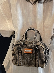 Retro washed denim handbag with adjustable shoulder strap for casual summer styling
