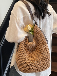 Sac à bandoulière en paille tressée pour femme avec lanières en cuir pour la plage