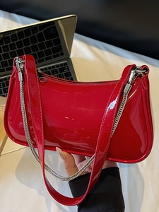 Sac à Épaule Sous les Aisselles en Cuir PU Brillant pour Femmes Décoration de Chaîne Minimaliste Sac en Demi-Lune Sac à Main Quotidien