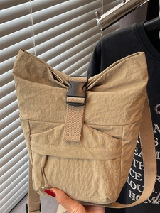 Sac Bandoulière Femme en Nylon Mode Été Urbain Léger avec Bandoulière à Boucle Réglable Sac de Téléphone Quotidien Décontracté