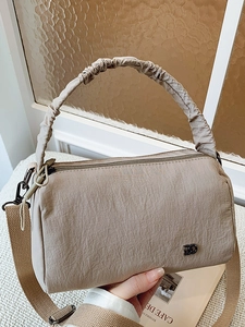 Sac Boston en Tissu Plissé pour Femmes Poignée Plissée Sac à Épaule Bandoulière Minimaliste Polyvalent Décontracté Sac Oreiller