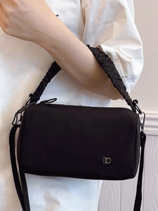Sac Boston noir moderne pour femme avec poignée froncée et bandoulière ajustable
