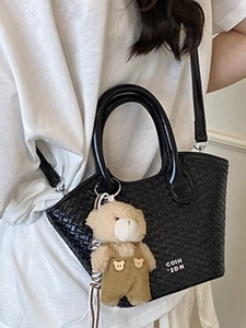 Secchiello intrecciato nero minimalista con manici tondi e ciondolo orsetto di peluche