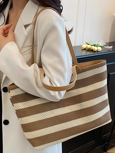 Grande borsa tote a righe intrecciata da donna con sottili spalline marroni per l'estate