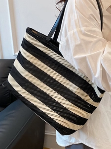 Grande borsa tote in tessuto a righe da donna con design a rete bianca e nera