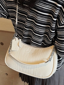 Fashionable cream baguette shoulder bag with crocodile texture and metal chain strap