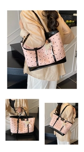 Schultertasche in Rosa mit Schleifenmuster, Jacquard-Textur und Perlenspitzen-Anhänger