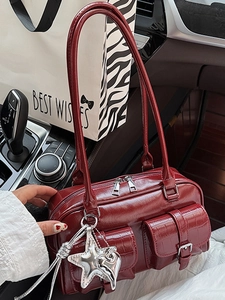 Sac à main Boston bordeaux rétro avec pendentif étoile et poches utilitaires chic