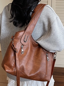 2025 fashion large capacity brown leather tote bag with silver hardware on model
