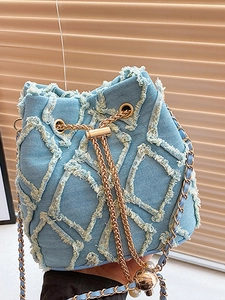 Women Denim Bucket Bag With Fringe Edges Stylish Artificial Pearl Chain Drawstring Crossbody Shoulder Bag Summer Niche Fashion Handbag