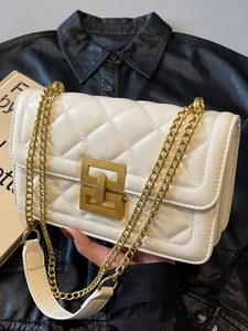 Sac à bandoulière carré matelassé beige chic avec chaîne dorée et boucle en métal