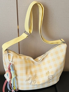 Sac à Épaule Femme Mode À Carreaux Décontracté Gingham Sac Croissant Avec Broderie Ours Pendentif Arc-en-Ciel Sac Hobo en Cuir PU