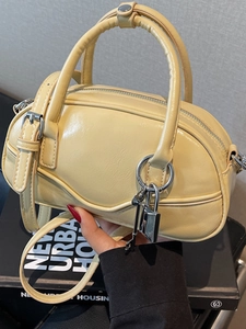 Retro PU Leather Bowling Handbag For Women Fashion Shoulder Crossbody Bag Minimalist Bowling Style Bag With Lock Pendant