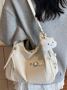 Minimalist large capacity white tote bag with cloud pendant and adjustable strap for women