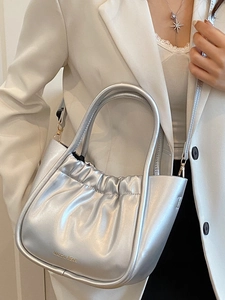 Silberne metallische Handtasche für Damen mit Falten-Design und abnehmbarem Schultergurt