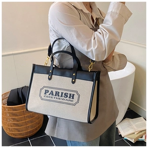 Tragebag aus Canvas und Leder mit Kontrastbesatz und verstellbarem breitem Schultergurt