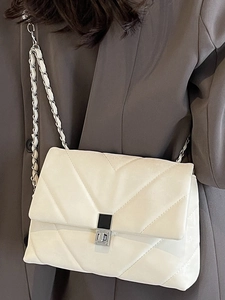 Borsa a tracolla retrò in ecopelle trapuntata con catena e cuciture a V eleganti