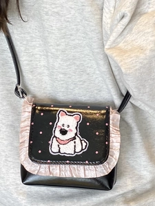 Mini schwarze Umhängetasche mit Polka-Dots, Welpen-Stickerei und rosa Rüschenkante