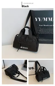 Vue en trois angles d'un sac à bandoulière en nylon noir avec doubles poignées et sangle