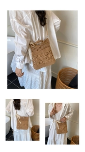 Détails du sac bandoulière en paille fait main avec nœud en dentelle et texture tressée