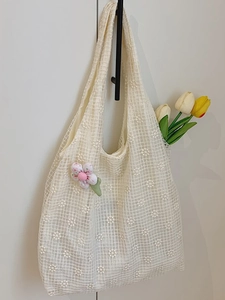 Korean style white lace tote bag with floral embroidery and pink flower pendant decoration