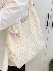 Chic lace flower tote bag in cream white with floral embroidery and plush charm