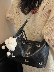 Sac à bandoulière papillon noir plissé tendance avec breloques argentées et perles