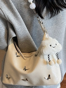 Sac hobo crème avec papillons métalliques argentés et charmant pendentif nuage en peluche