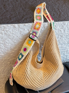 Sac à Épaule en Crochet Bohème pour Femmes Sac Cabas Tissé à la Main Grande Capacité Avec Bandoulière Patchwork Floral Sac de Plage Vacances Voyage
