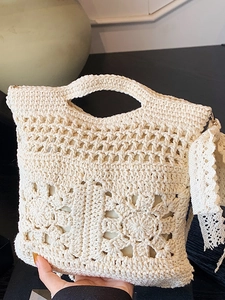 Sac en paille crocheté à la main avec glands et bandoulière en dentelle pour la plage
