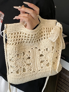 Sac en paille crocheté à la main avec motifs floraux et nœud en dentelle pour l'été