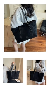 Détail du sac fourre-tout en daim noir montrant la texture douce et l'intérieur spacieux