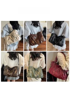 Collage che mostra sei colori della borsa a tracolla capiente indossata da una modella