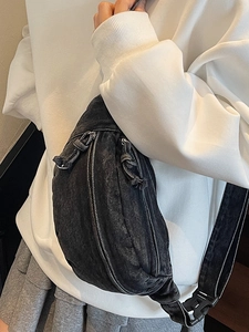 Sac bandoulière rétro en jean noir délavé avec sangle réglable pour femmes
