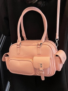Bowling-Handtasche aus rosa Lackleder mit Umhängegurt und Schnallentasche für Damen