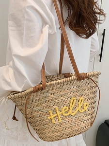 Grand sac cabas en paille avec broderie Hello et lanières en cuir pour la plage