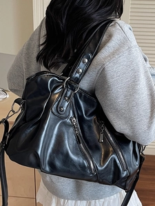 Grande borsa da viaggio in pelle PU nera con cerniere argentate e borchie donna