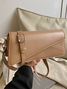 Sac bandoulière rectangulaire marron clair minimaliste avec surpiqûres géométriques